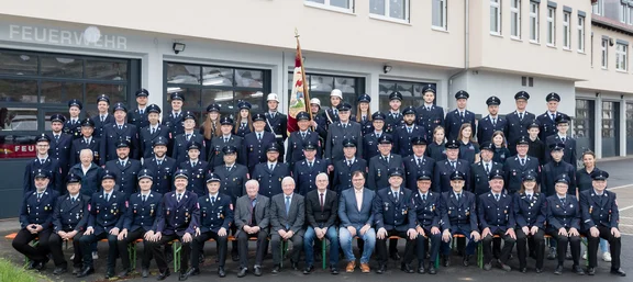 Gruppenfoto der Mitglieder anlässlich des 140 jährigen Jubiläums